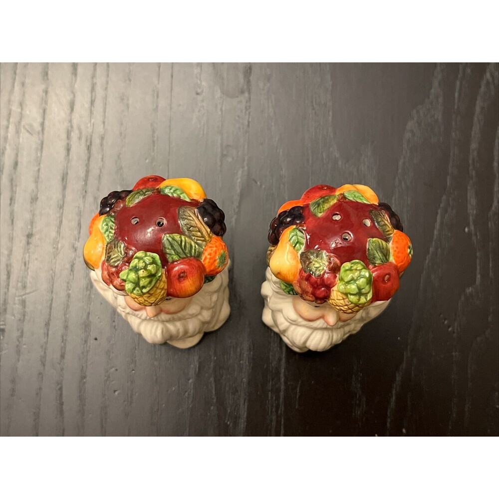 Vintage Christmas Santa Faces  Salt and Pepper‎ Shaker Set Fruit Hats K&B - Picture 2 of 6